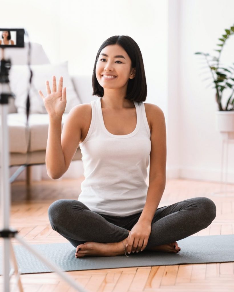 sporty-asian-woman-waving-to-camera-home-training-concept-e1651201837996-po25ni7lrg3ph4q195b23frhdr57c9w8gu18z59wcg